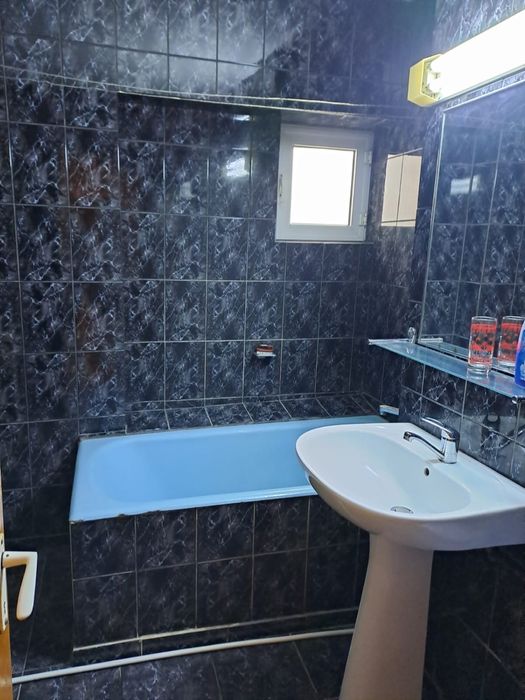 Inchiriez apartament 3 camere, ultra central, zona moto-velo