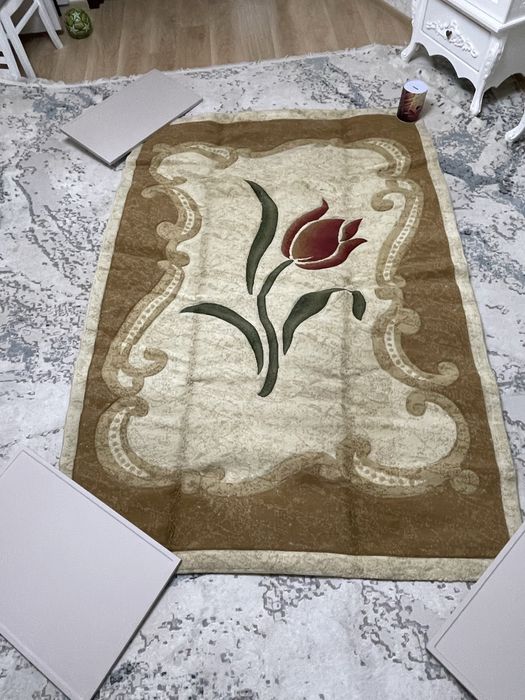 Ковер в очень хорошем состояний