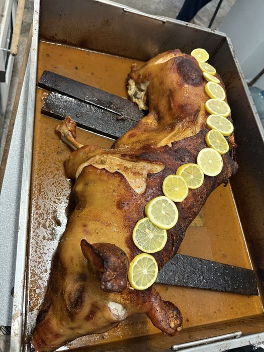 Печени Агнета и прасета