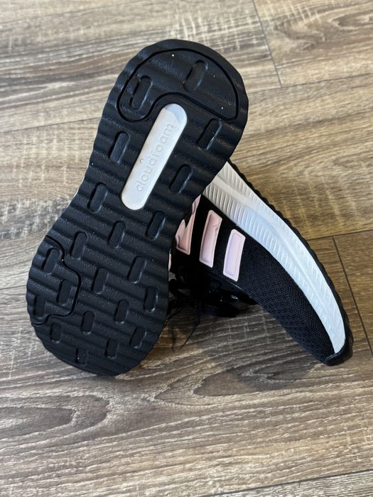 Vand adiddas si nike fete