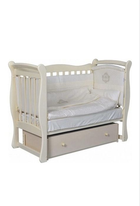 Кроватка детская плюс комод