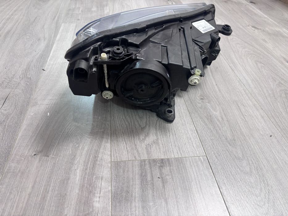 Far stanga superb 3 III bi xenon adaptiv