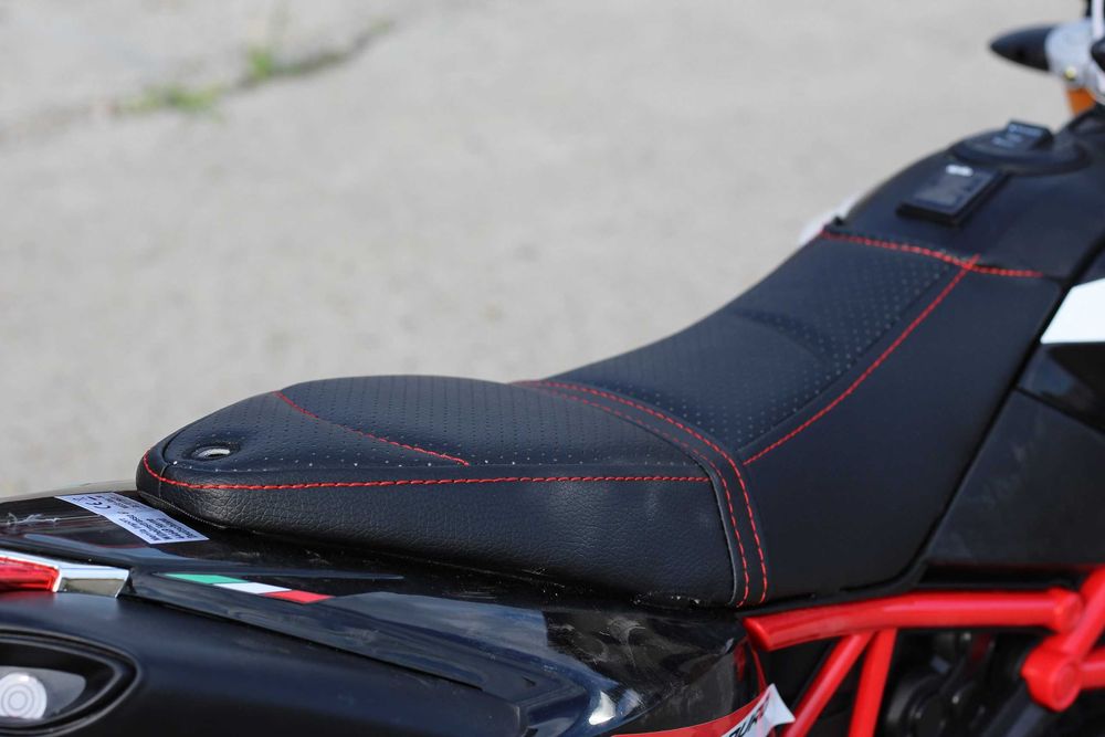 Motocicleta electrica APRILIA DORSODURO 900 cu scaun tapitat