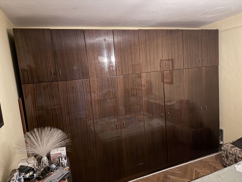 Подарявам гардероб четирикрилен