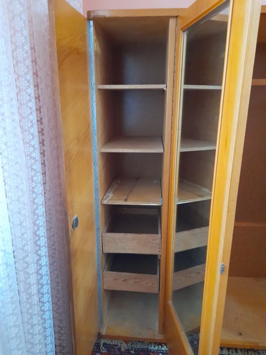 Аввалги кувватли  шкаф жуда яхши  холатда  сакланган