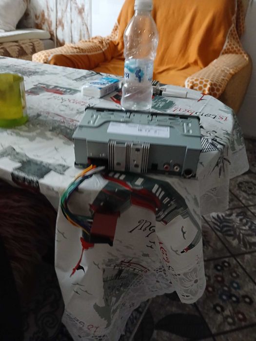 Авто касетофон JVC/bluethooth и баскаса thunder 12, запазени!