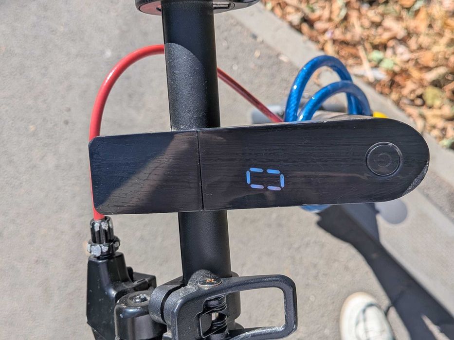 Trotineta electrica M365, viteza 31km, autonomie aproximativ 20 km