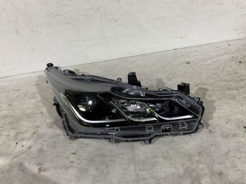 Far dreapta Toyota Corolla, 2019, 2020, 2021, 2022, 2023, cod origine OE 8130-02T31.