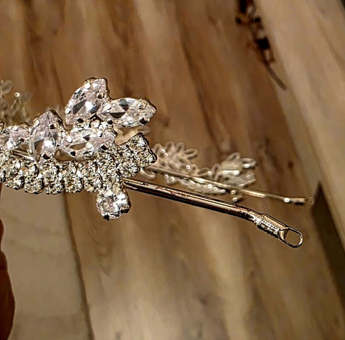 Vând diadema glamadea