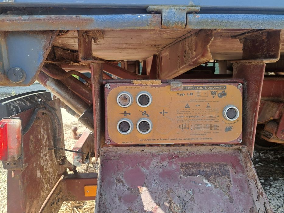 Каросерия с падащ борд за Мерцедес 814