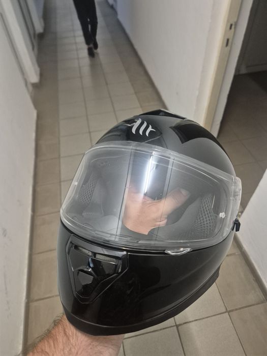 Vând casca moto MT Thunder