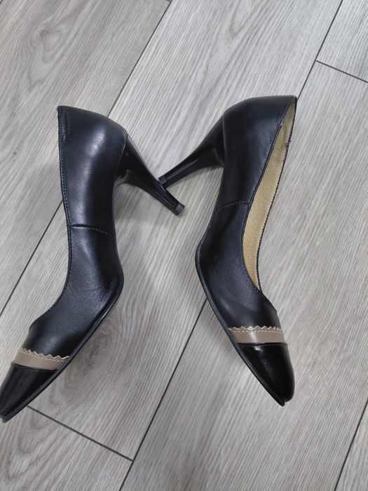 Pantofi cu toc-din piele