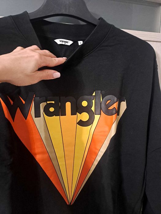 Дамски суитчери и блузи