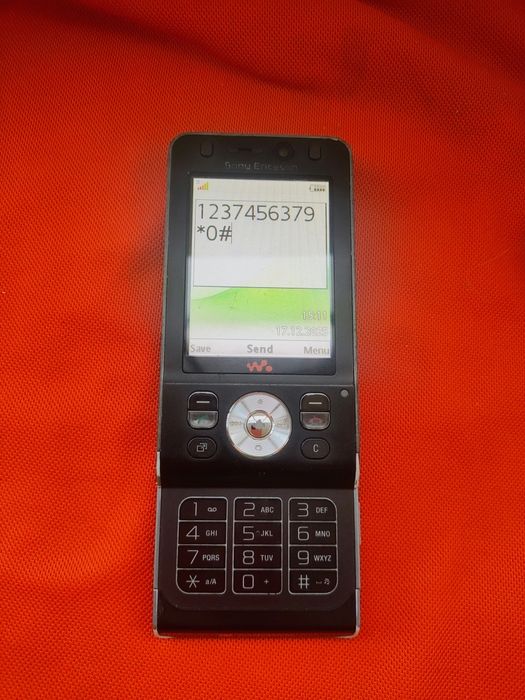 Sony Ericsson w890i + dock+incarcator ( orice rețea)