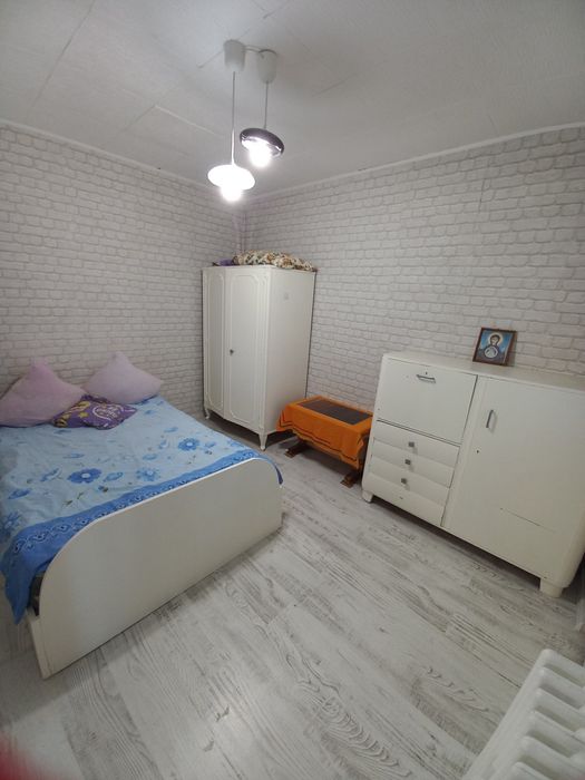Închiriez apartament cu 2 camere