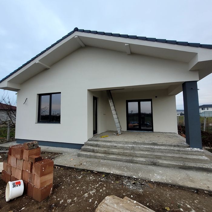 Vând casă semifinisata Oradea