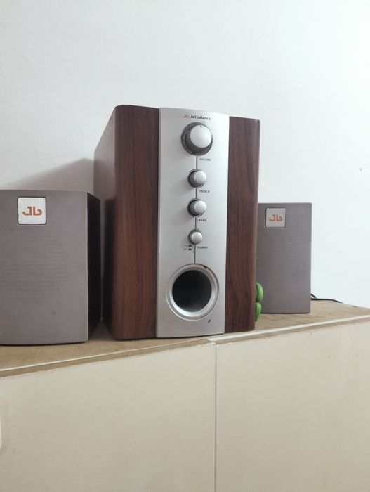 Колонка музыка..