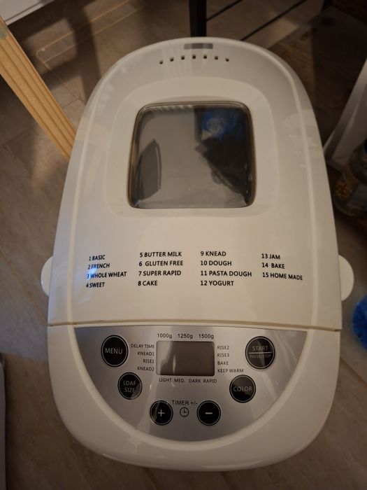 Masina de facut paine 1.5 kg, 15 programe, 850 W