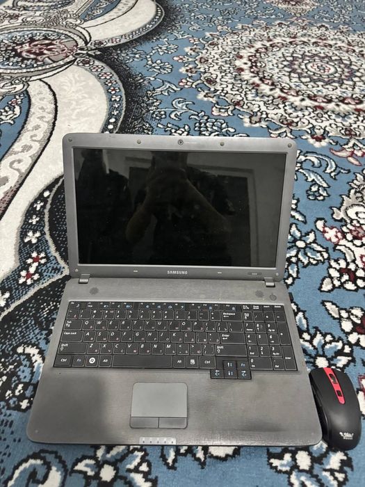 Модель: Samsung R530