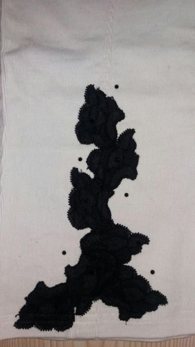 Fusta catifea reiata alba cu dantela M