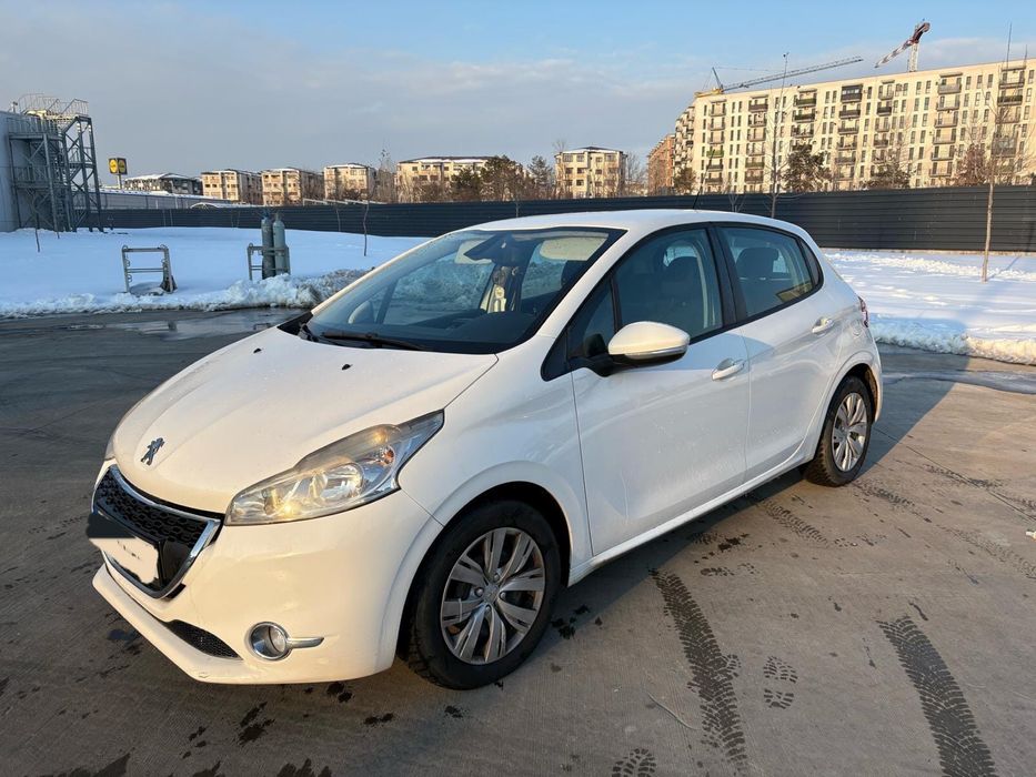 Masina peugeot 208