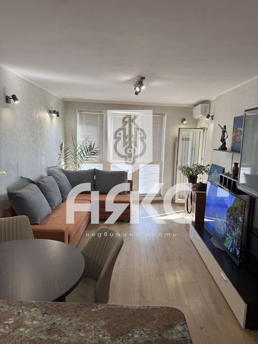 Двустаен обзаведен апартамент в кв. Люлин 3