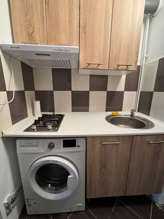 Închiriez garsonieră, Podu Ros 10 min de Palas, Centru