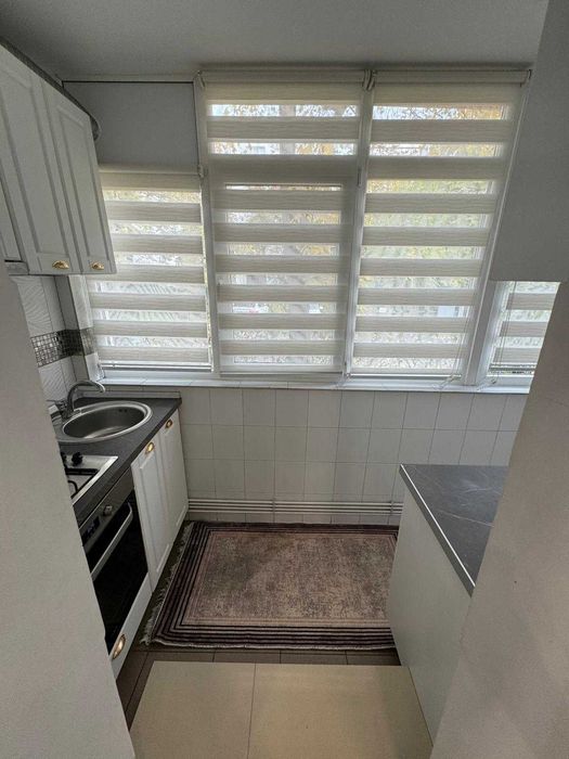 Pers fizica Inchiriez apartament 2 camere+living in Nicolina