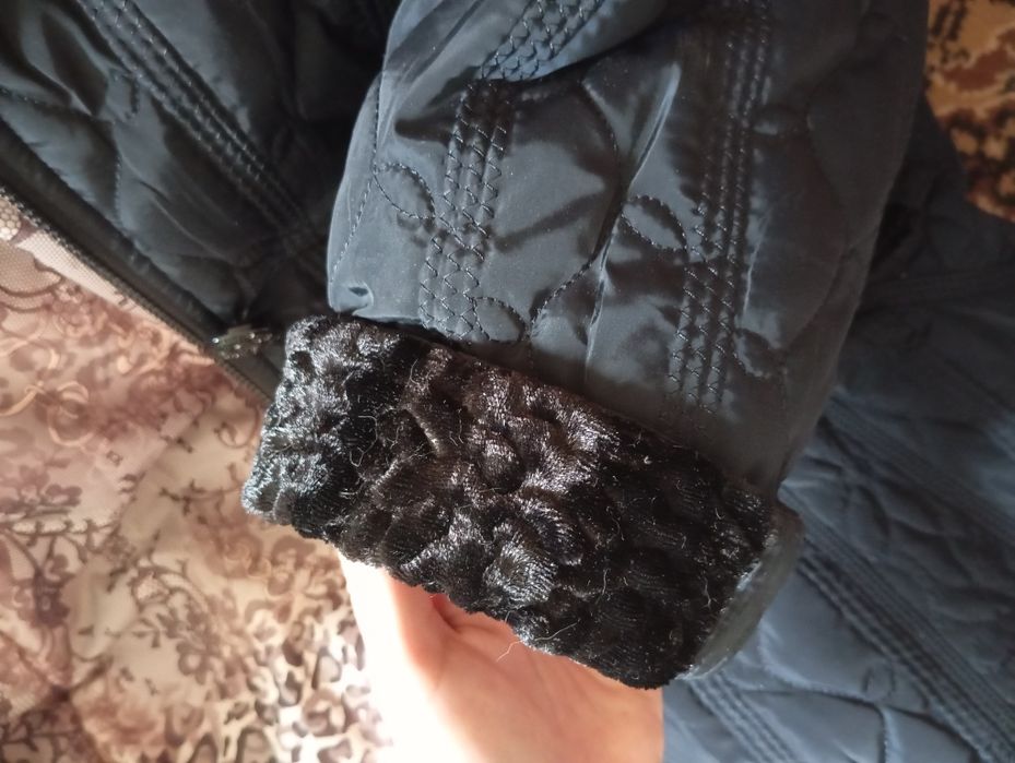 Куртка женская, зимняя, очень тёплая, есть капюшон