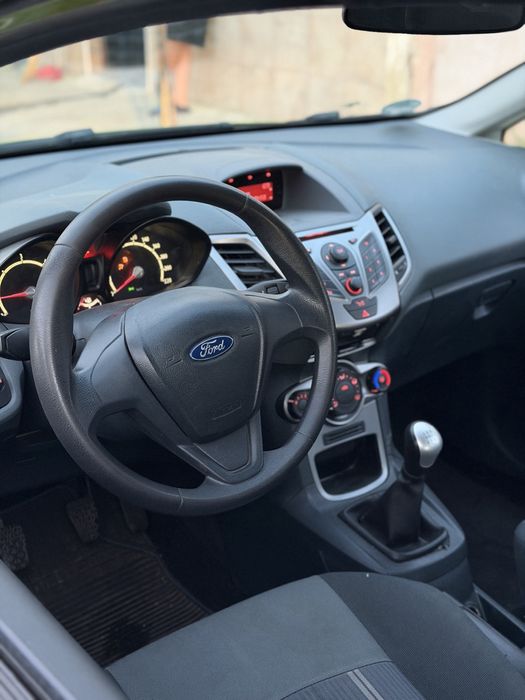 Ford Fiesta 1.6 d •2009 pret fix