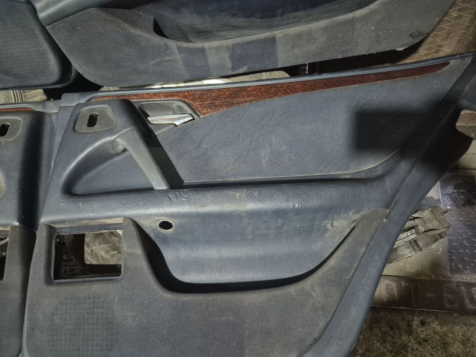 Дверные обшивки Мерседес 210 с деревом