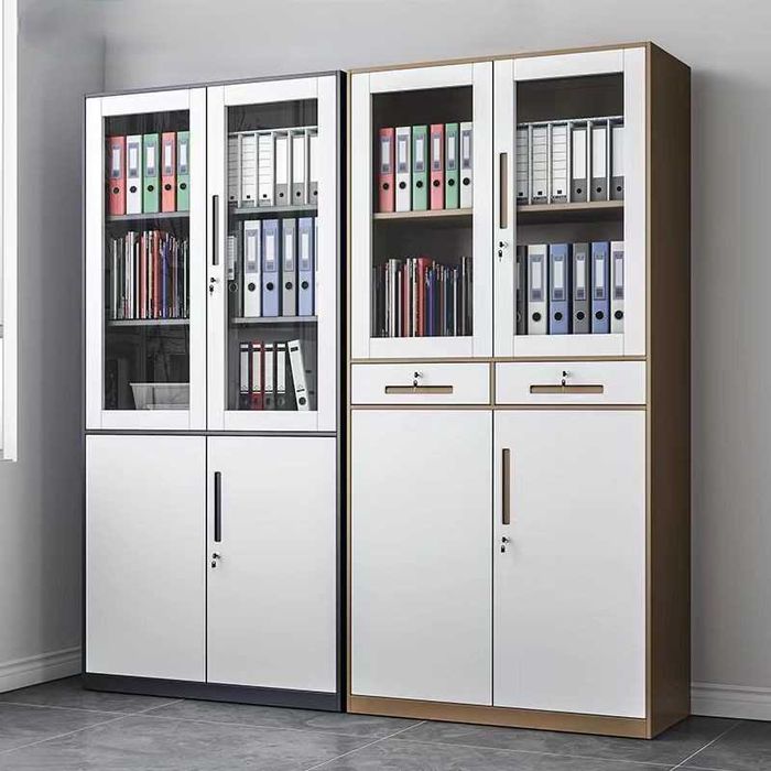 Zanglamaydigan po‘latdan kitob javoni — kuchli metall tokchalar bilan