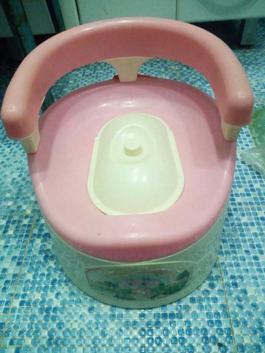 Продаю детские горшки и ободок для унитаза