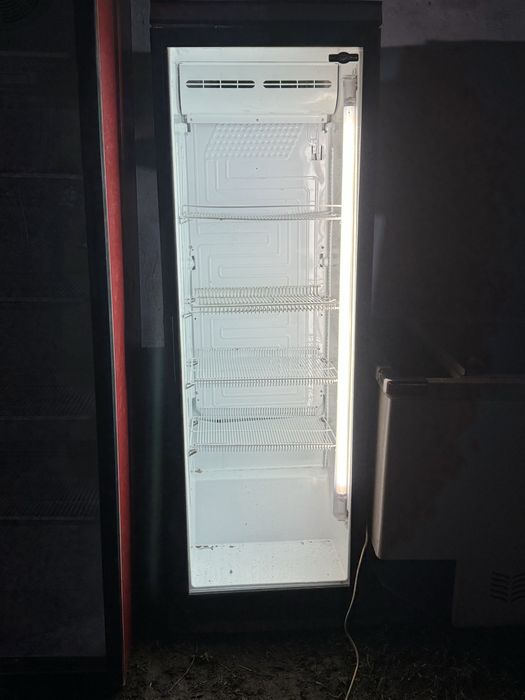 Продам витрины холодильник