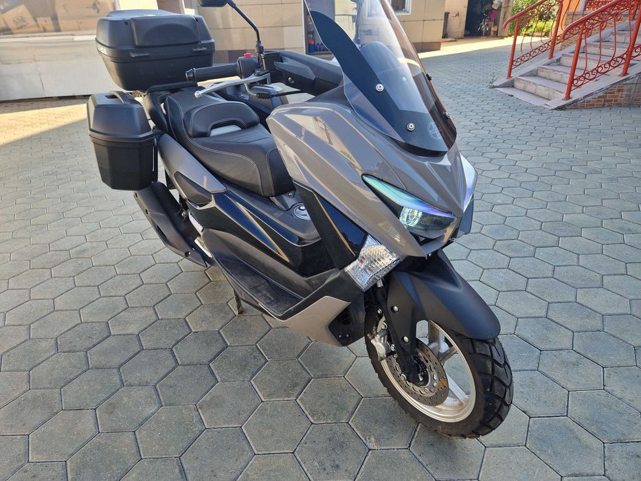 Maxi scooter мопед