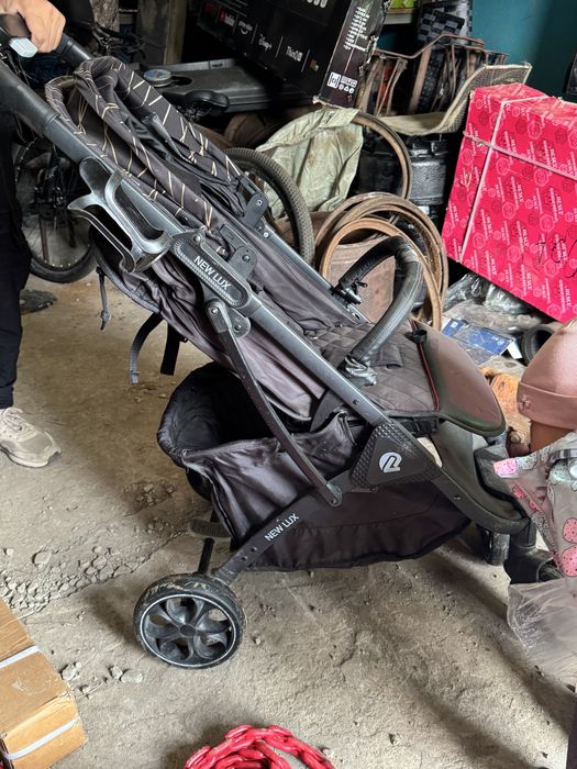 Коляска. В хорошем состоянии.