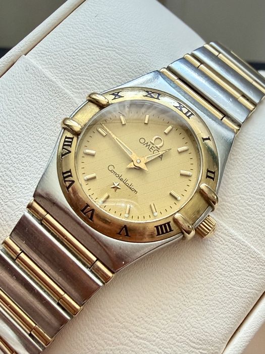 Ceas Omega Constellation Mini 24mm  de Damă – Bezel din Aur Masiv 18K – Linen Dial – Brățară Originală Omega