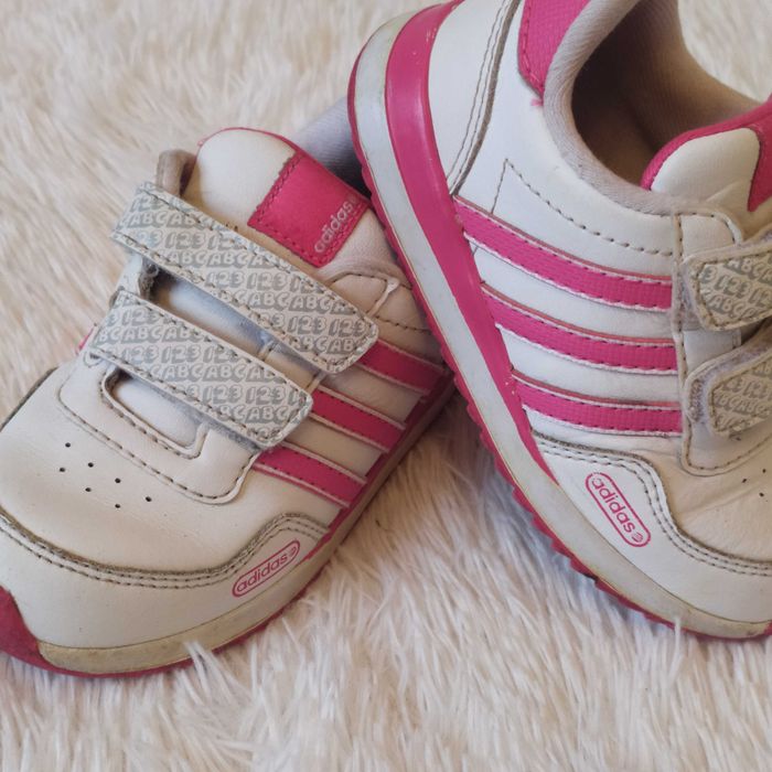 Кроссовки для девочки Adidas. *о675