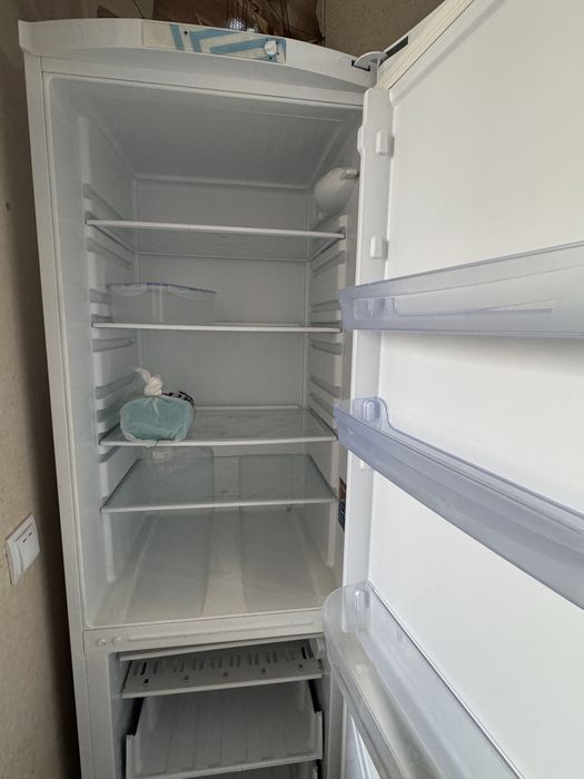 Холодильник Indesit