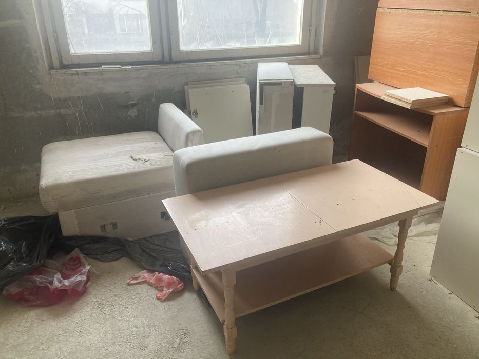 Подарявам мебели