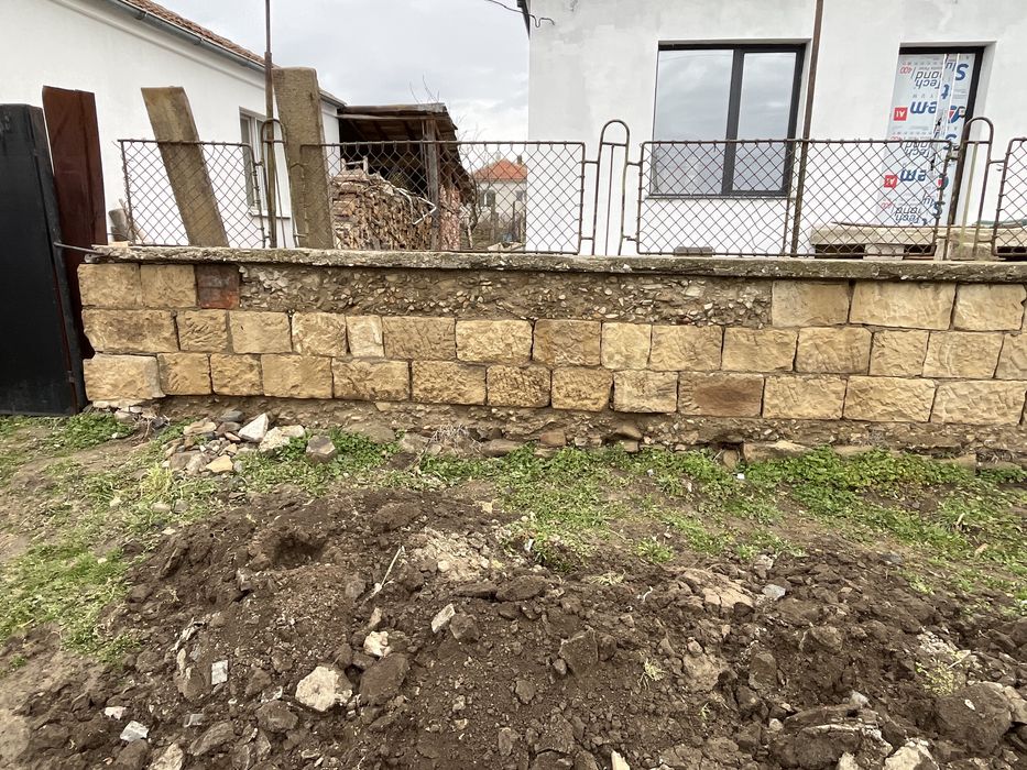 Големи оградни камъни