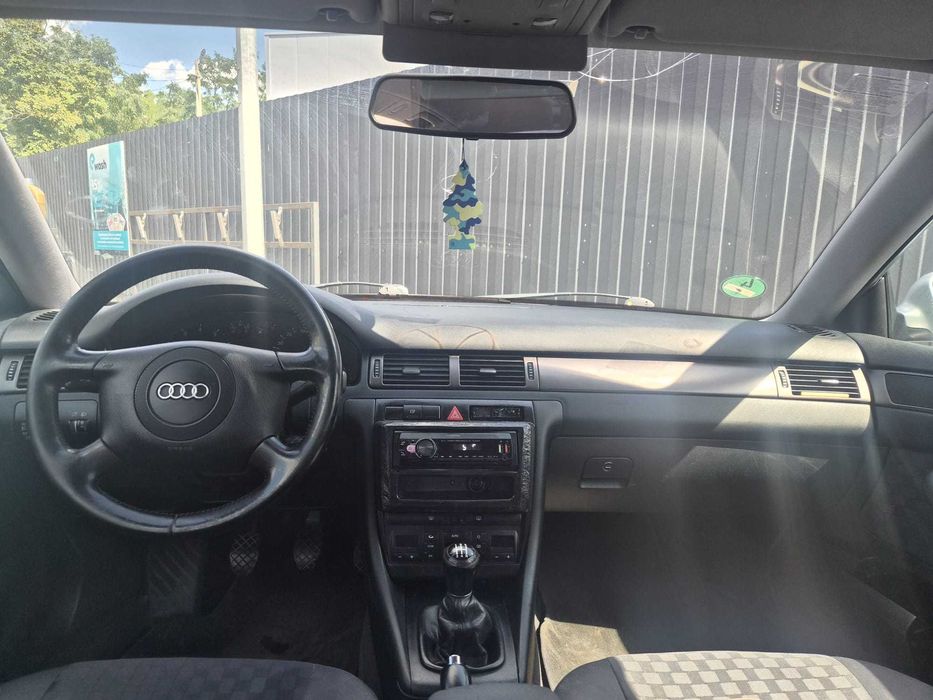 Vand audi a6 2.4  v6 benzina din 2001