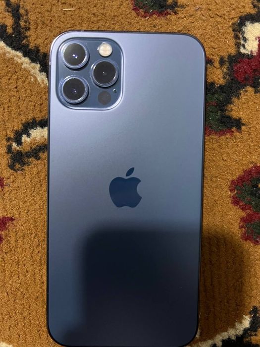 Iphone 12 pro srochnaga sotiladi