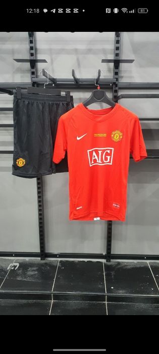 Футбольная форма и бутсы