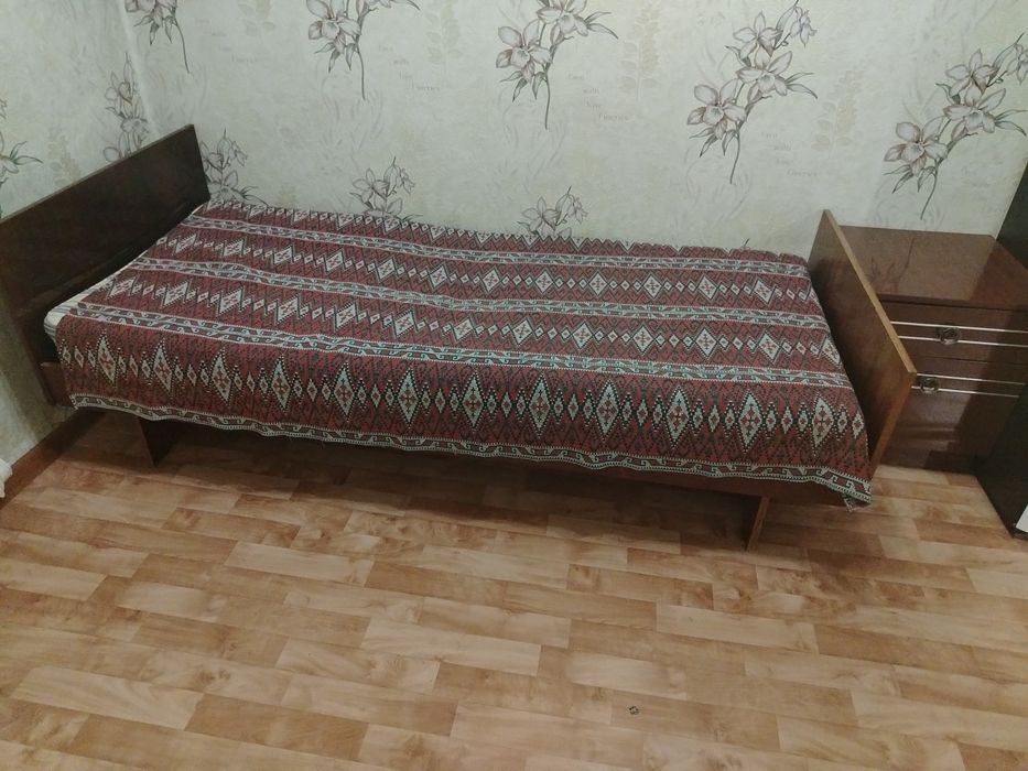 Кровать с тумбочкой