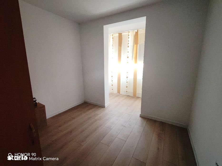 De vanzare apartament cu 4 camere si balcon, renovat 2024, etaj 2