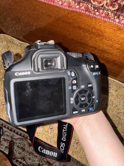 Продам Canon EOS 1100D + сумка в подарок