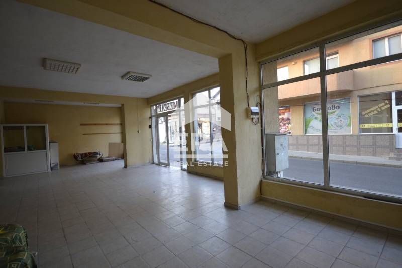 Дава се под наем Магазин в Хасково, Любен Каравелов - 150 кв.м за 612 € - Снимка #2