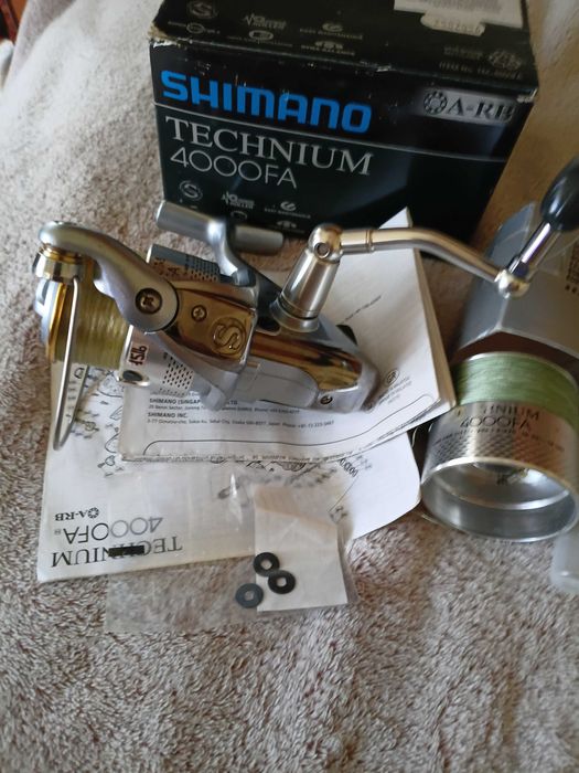 Mulineta Shimano Technium FA4000 cu tambur de rezerva