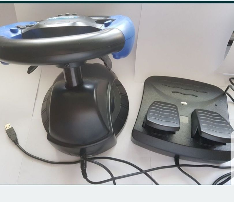 Set volan și pedale pentru gaming Btech